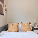 Deluxe Room 2 Louise House Summer Youth Accommodation